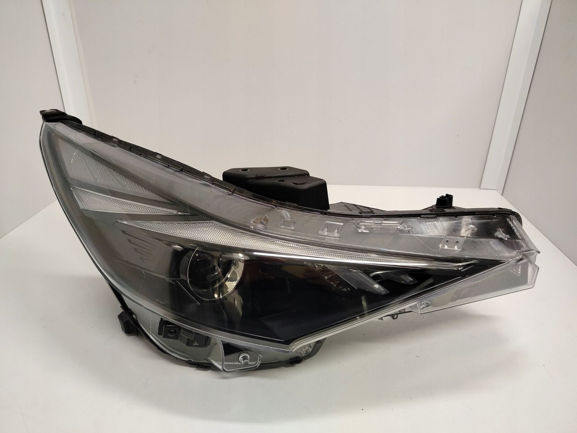 Hyundai Elantra VII Koplamp Rechts H01R, Gebruikt, Heolleung-ro 12
06797  Seoul, Info@hyundai.com, Hyundai