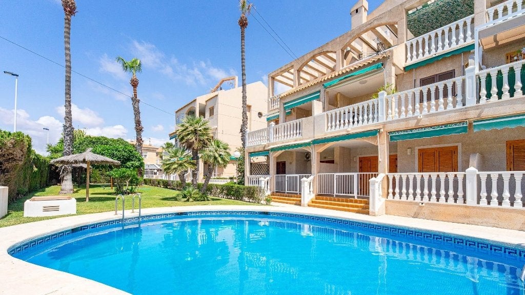 Appartement 2 chambres piscine communautaire à Torrevieja, Immo, Étranger, Espagne, Appartement, Ville
