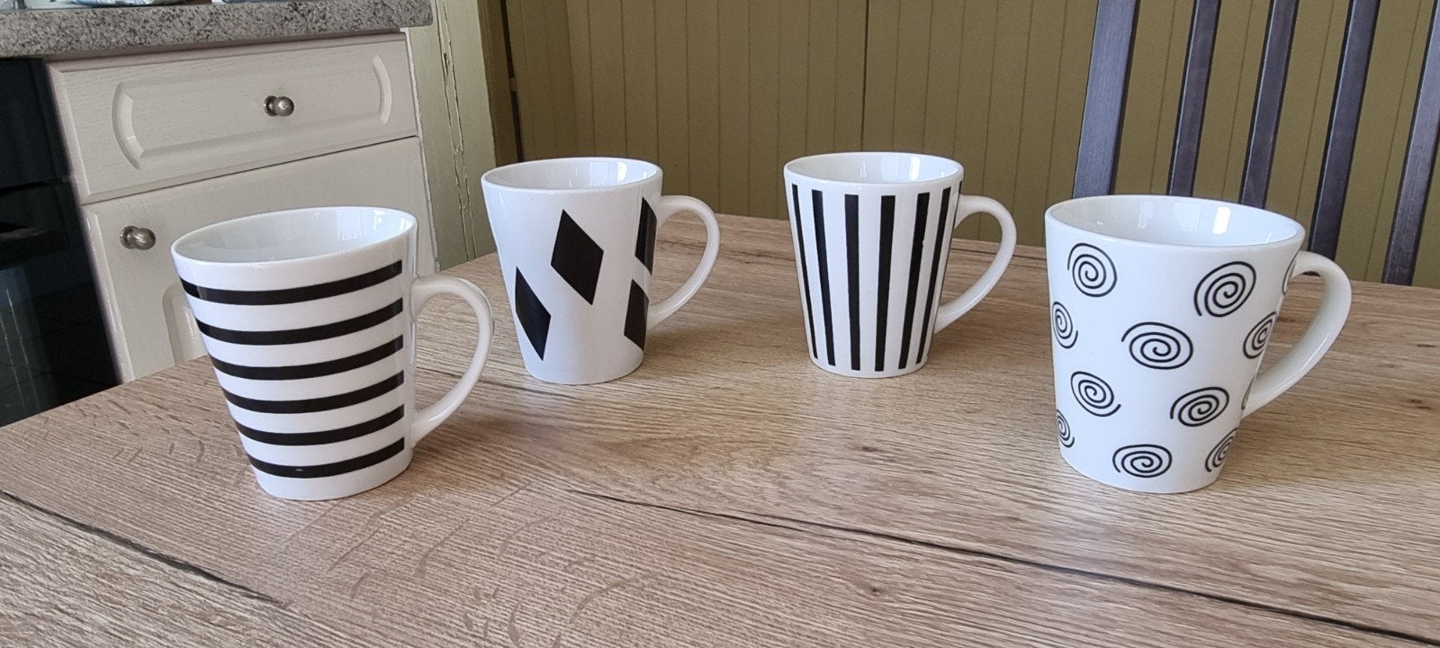 4 koffietassen, Ophalen, Zo goed als nieuw