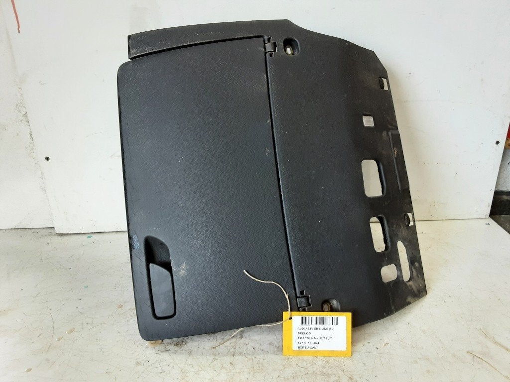 OPBERGVAK Audi A3 Sportback (8VA / 8VF) (01-2012/10-2020), Gebruikt, Mevr. I. Hauben, Audi, Rue de l'Espoir 34 34
4030  GRIVEGNÉE, BE