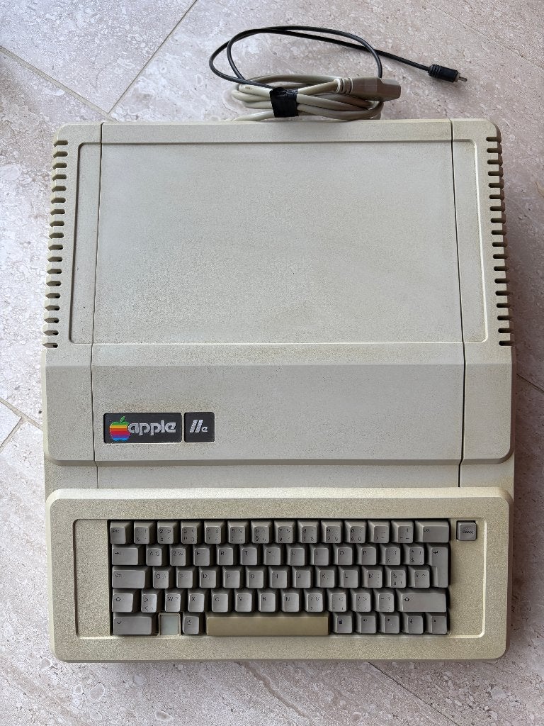 Apple IIe 128K - 80 colonnes, Collections, Appareils électroniques, Enlèvement ou Envoi, Ordinateurs et Machines à calculer