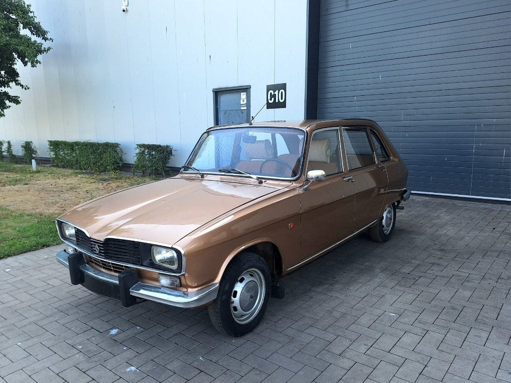 Renault R16 | restauratieproject, Auto's, Oldtimers, Bedrijf, Te koop, Renault, Benzine, Berline, 4 deurs, Handgeschakeld, Bruin