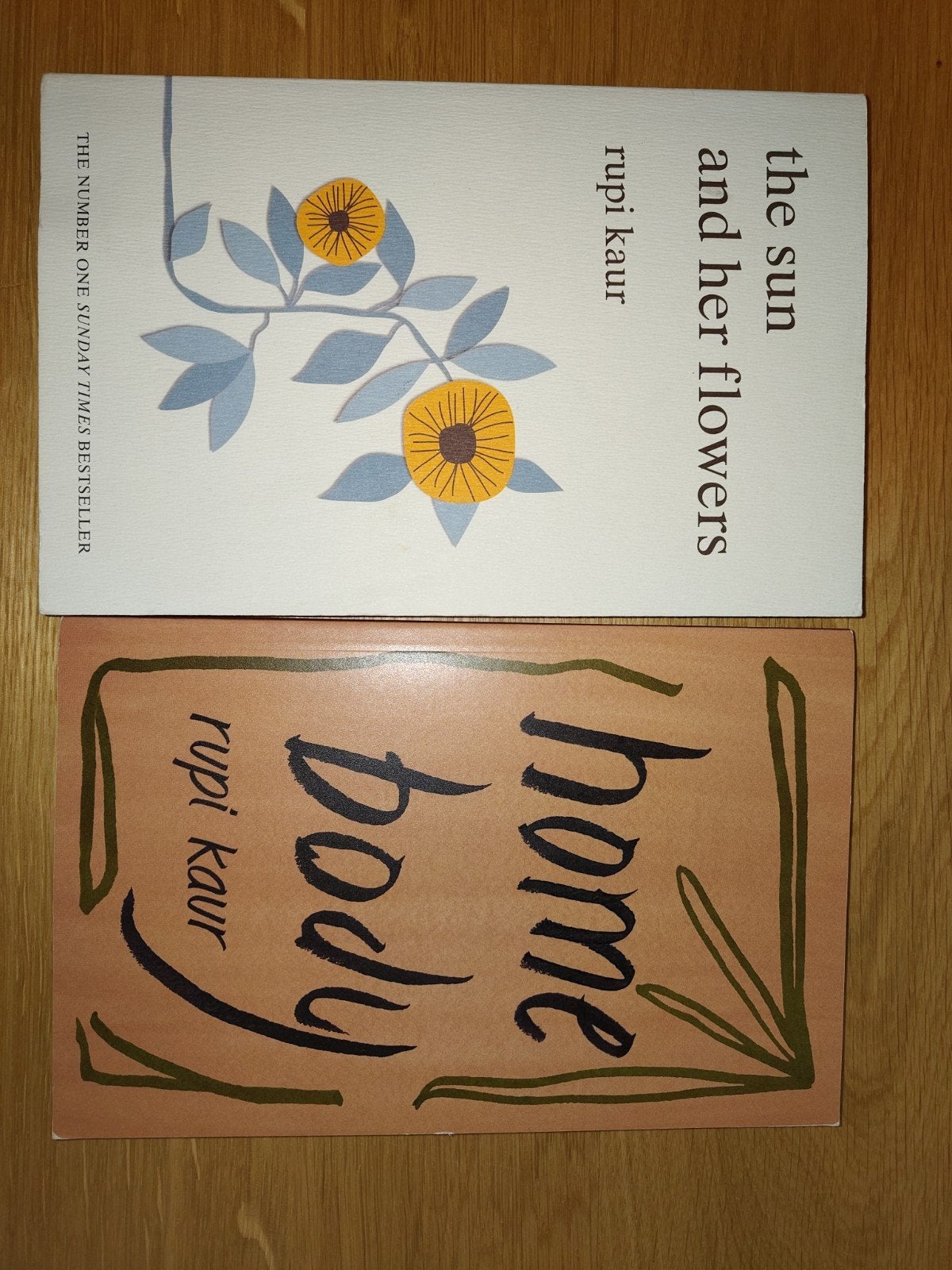 Rupi Kaur home body & the sun and her flowers, Livres, Rupi kaur, Enlèvement ou Envoi, Comme neuf, Autres sujets/thèmes