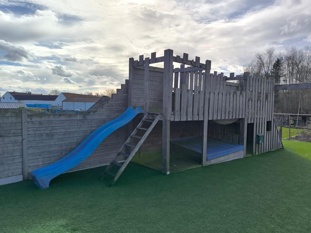 Grande maison de jeux/château avec bac à sable, toboggan et, Enlèvement, Utilisé, Autres types, Partie complémentaire