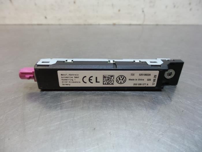 Antenne amplificateur d'un Volkswagen Polo (Polo 17-), Volkswagen, -, 3 mois de garantie, Utilisé