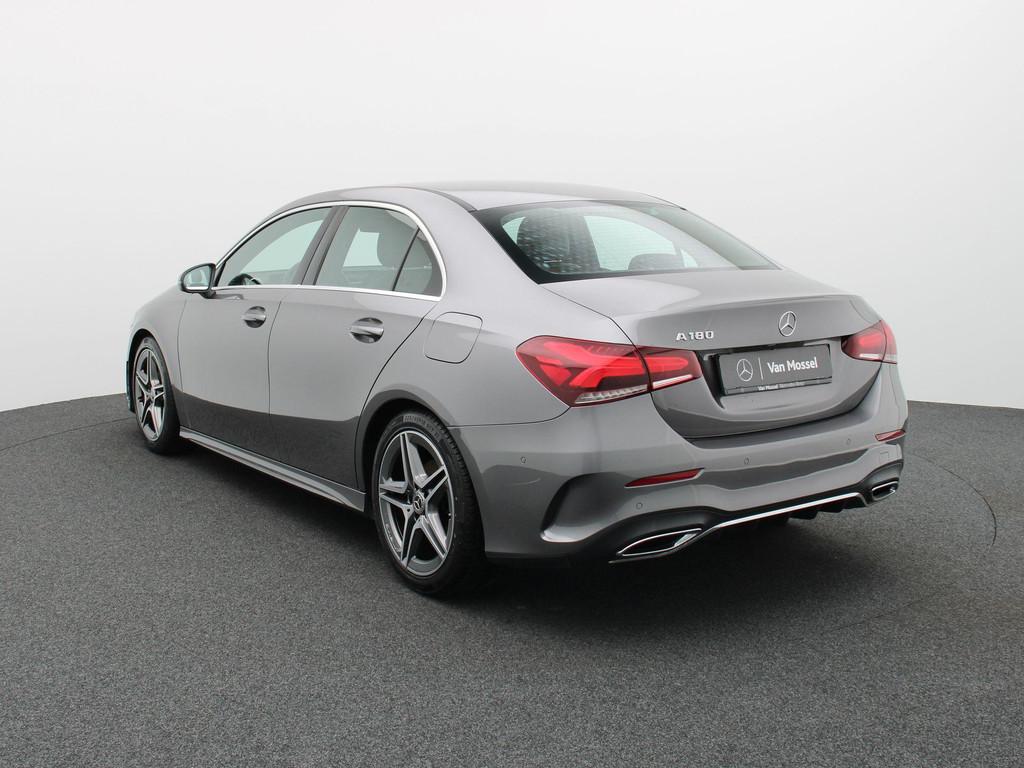Mercedes-Benz A 180 sedan + AMG LINE + CAMERA + LED + 1Y USE, Auto's, 4 deurs, Parkeersensor, 4 cilinders, 136 pk