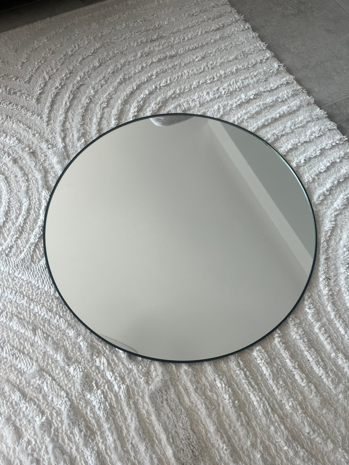 Miroir rond a bord noir, Maison & Meubles, Enlèvement, Comme neuf, Rond, 50 à 75 cm