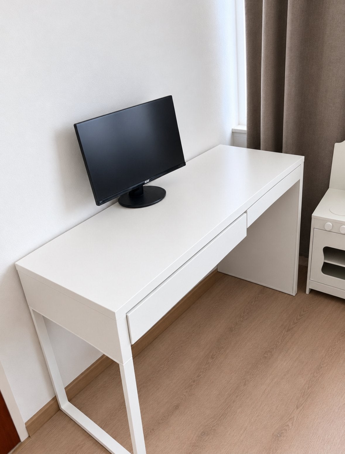 Bureau wit, Huis en Inrichting, Ophalen, Zo goed als nieuw, IKEA, Wit