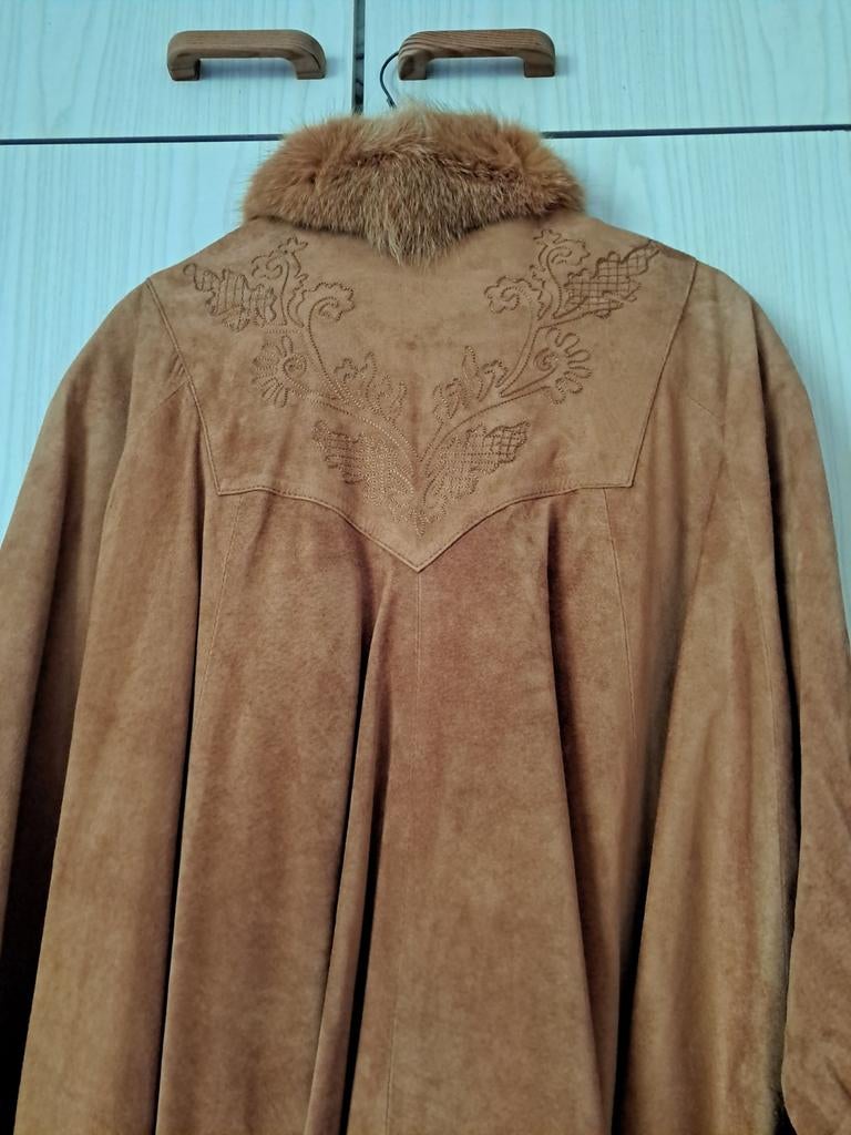 Manteau cape broderie super cuir vrai fourrure, Enlèvement