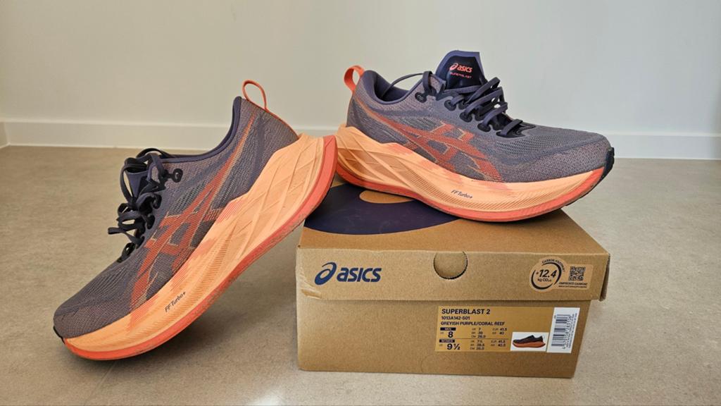 Asics Superblast 2 taille 41.5, Sports & Fitness, Course, Jogging & Athlétisme, Comme neuf, Chaussures de course à pied, Asics