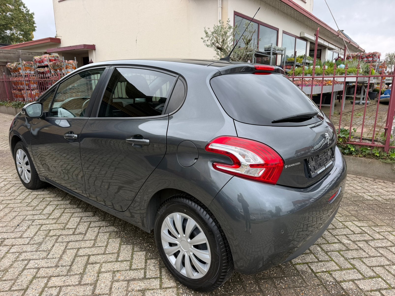 Peugeot 208 1.0 benzine 2014, Auto's, Euro 5, https://public.car-pass.be/recalls?lang=nl, Bedrijf, 5 deurs