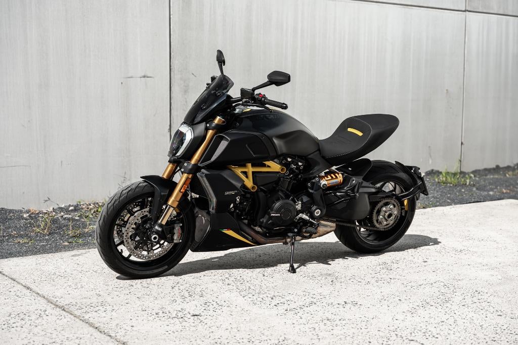 Ducati Diavel 1260 S - Black & Steel (Yellow) - 3050 Km, Motoren, 2 cilinders, Bedrijf, Naked bike, Meer dan 35 kW