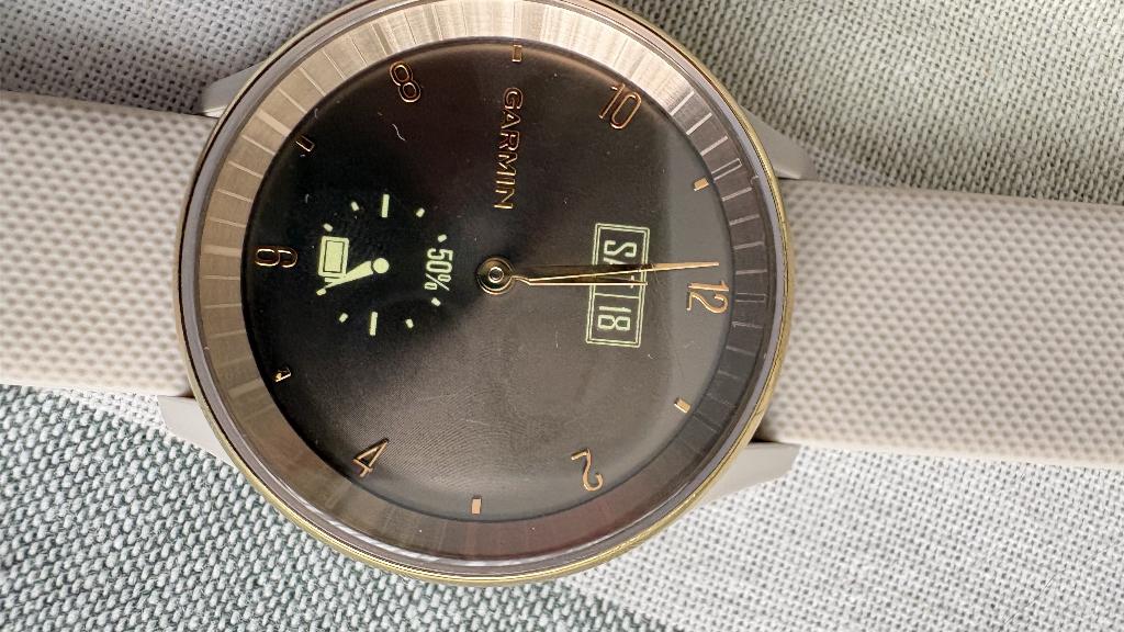Garmin vivo move trend, Handtassen en Accessoires, Smartwatches, Ophalen, Garmin, Zo goed als nieuw, Waterdicht