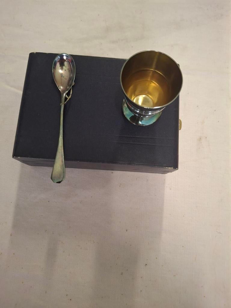 Eierpot, Enlèvement