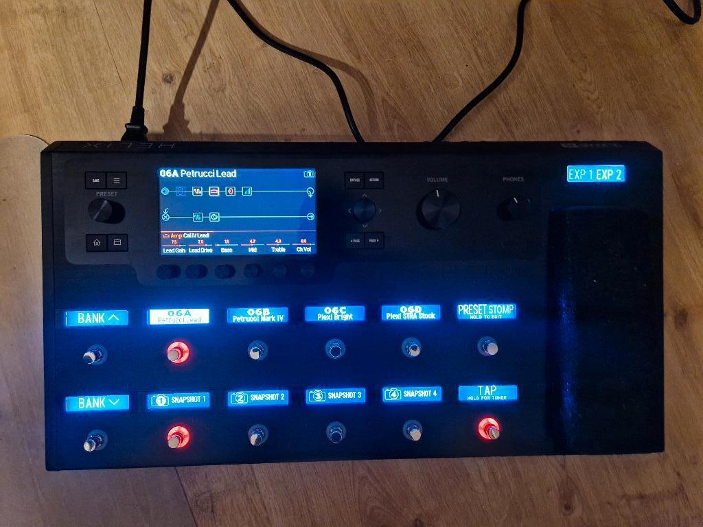 Line 6 Helix floor  - met stevige case, Musique & Instruments, Effets, Enlèvement, Comme neuf, Multi-effet