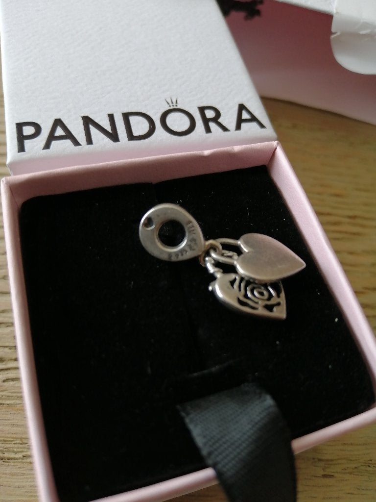 PANDORA bedel dubbel hartjes, Handtassen en Accessoires, Pandora, Ophalen of Verzenden, Zo goed als nieuw, 1 bedel