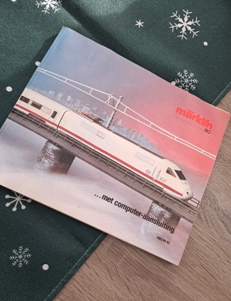 Märklin catalogus 1985/86 NL, Ophalen of Verzenden, Zo goed als nieuw, Boek, Tijdschrift of Catalogus, Märklin