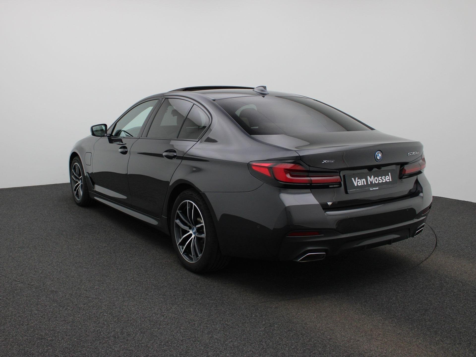 BMW 5 Reeks Berline 530e 215kW xDrive M PAKKET | Zon - schui, Auto's, Stof, 4 cilinders, 2000 kg, Plug-in hybride
