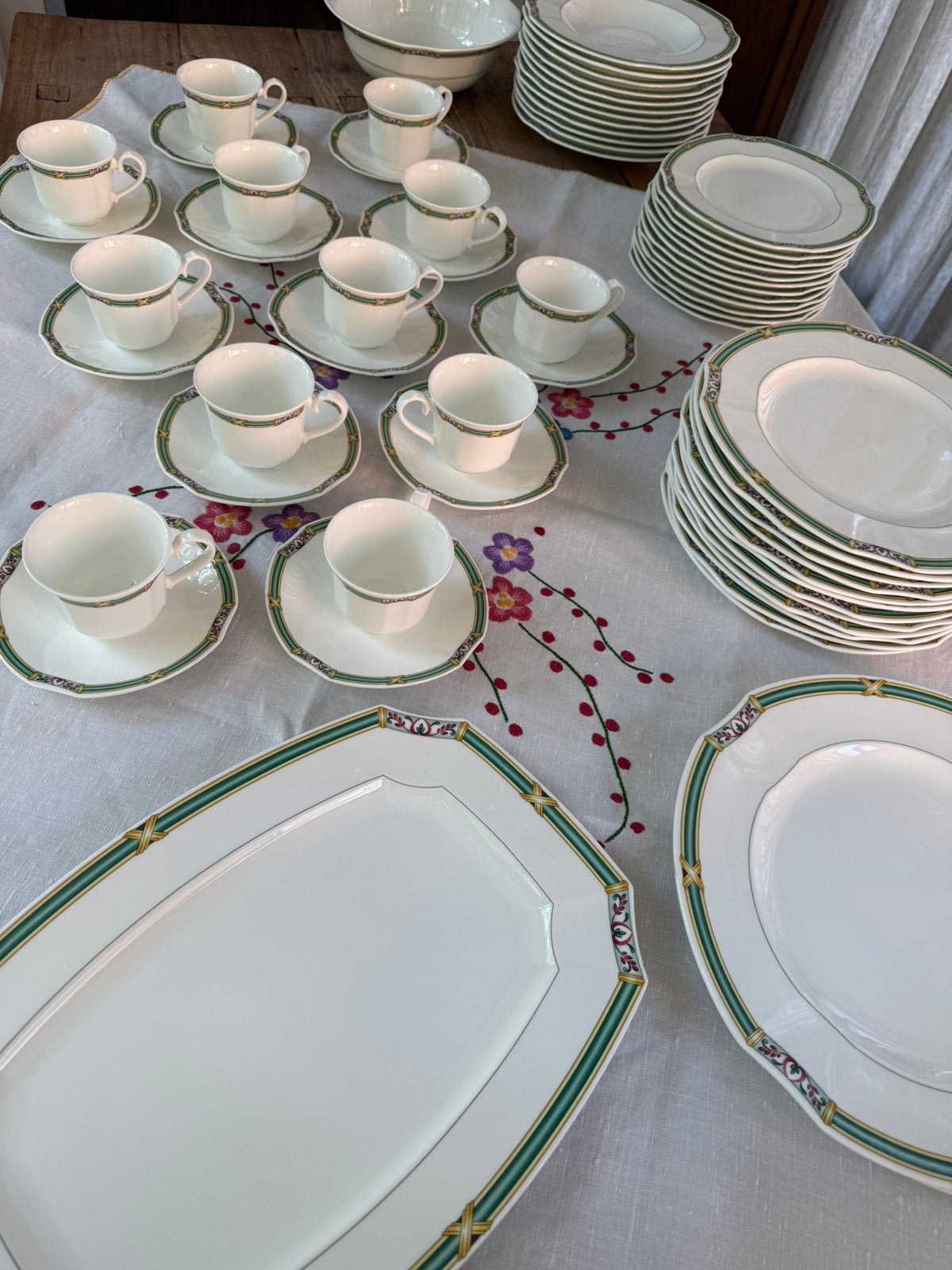 Volledig en ongebruikt servies van Villeroy&Boch (Orofino), Antiek en Kunst, Ophalen