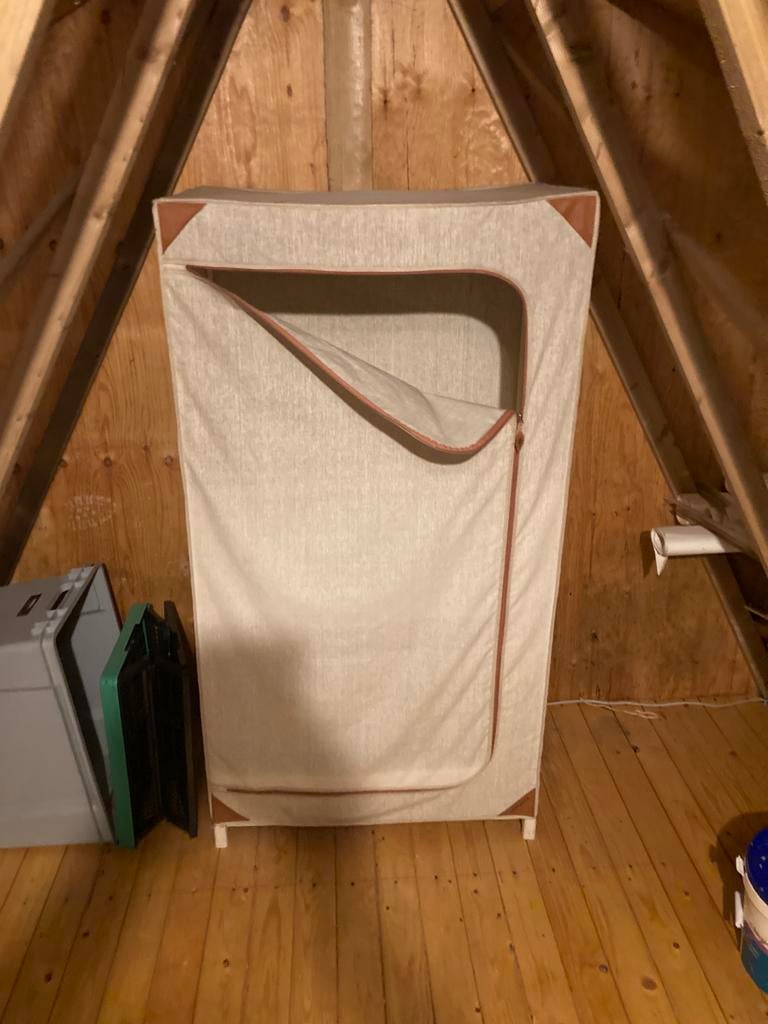 Kleerkast stof, Huis en Inrichting, Ophalen, Zo goed als nieuw