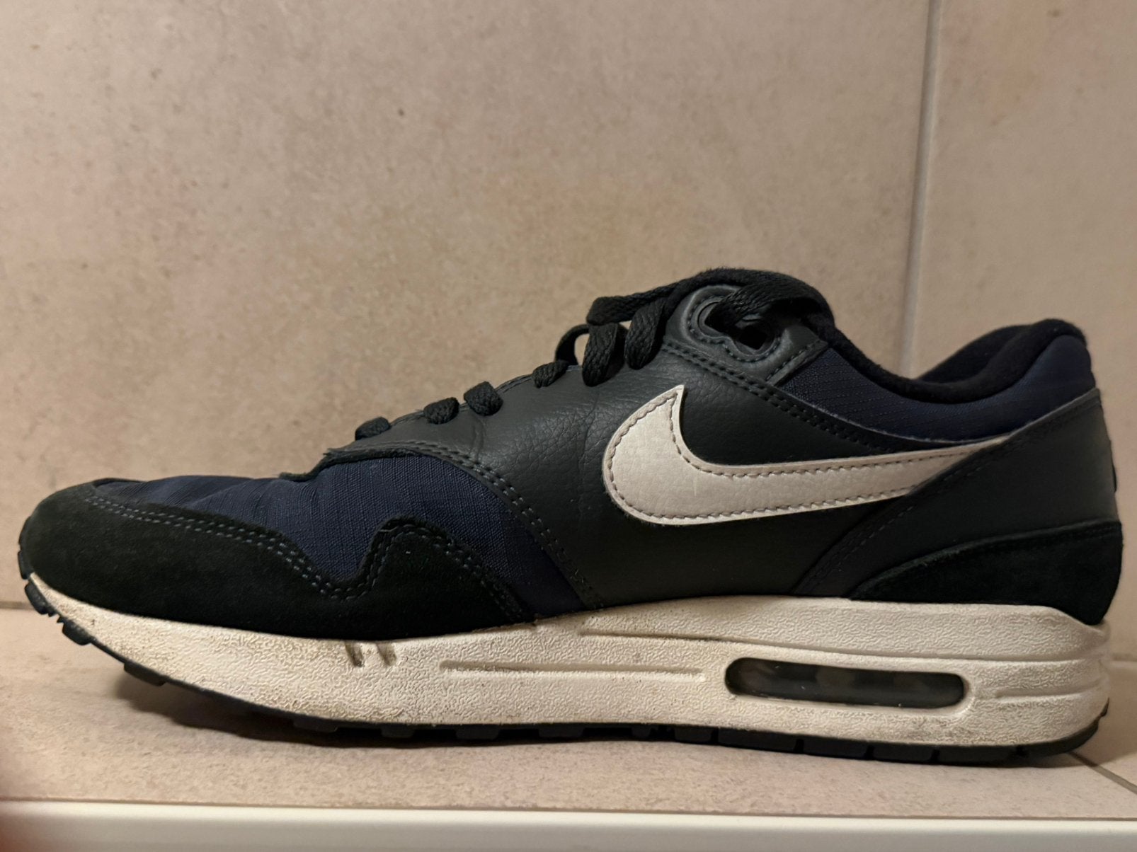 Nike Air Max 1 Original – Donkergroen/Zwart – Maat 42.5 US 9, Kleding | Heren, Schoenen, Zo goed als nieuw, Sneakers, Zwart, Ophalen of Verzenden