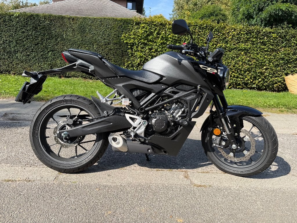 Moto Honda CB125R Noire année 2025, Occasion, Particulier, 125 cc, 11 kW of minder