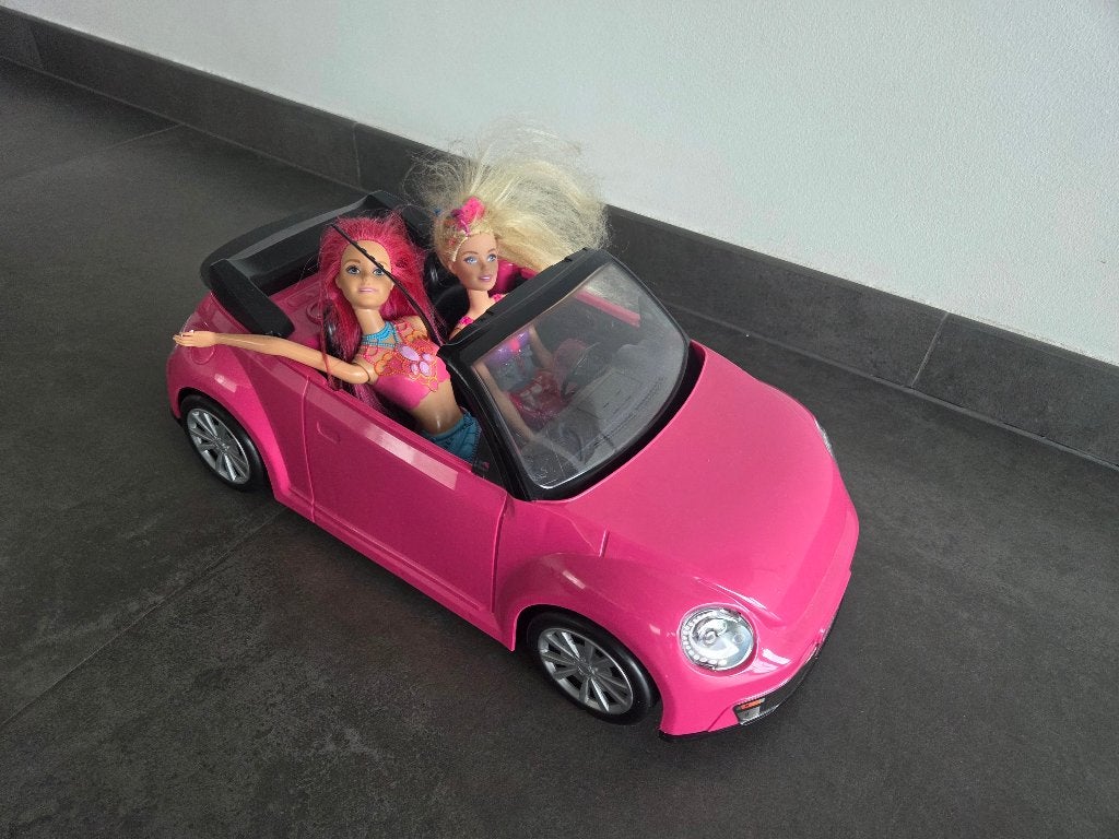Voiture Barbie et poupées (scarabée cabrio), Enfants & Bébés, Enlèvement, Utilisé, Barbie