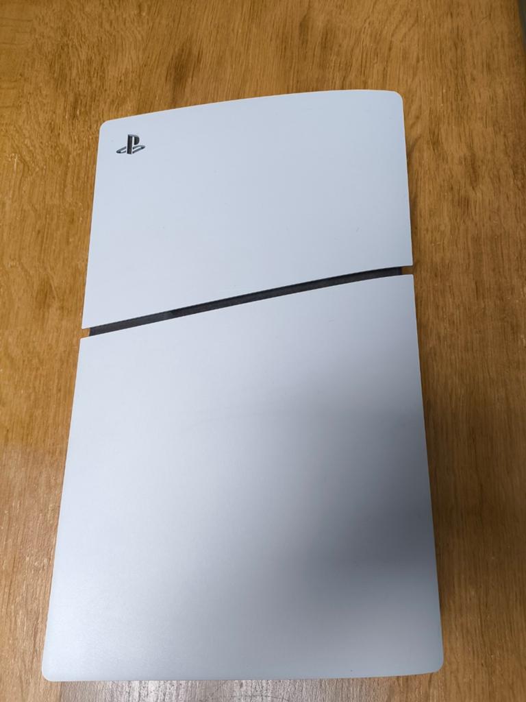 Playstation 5 (ps5) Digital Slim met 2 controllers, Games en Spelcomputers, Spelcomputers | Sony PlayStation 5, Zo goed als nieuw