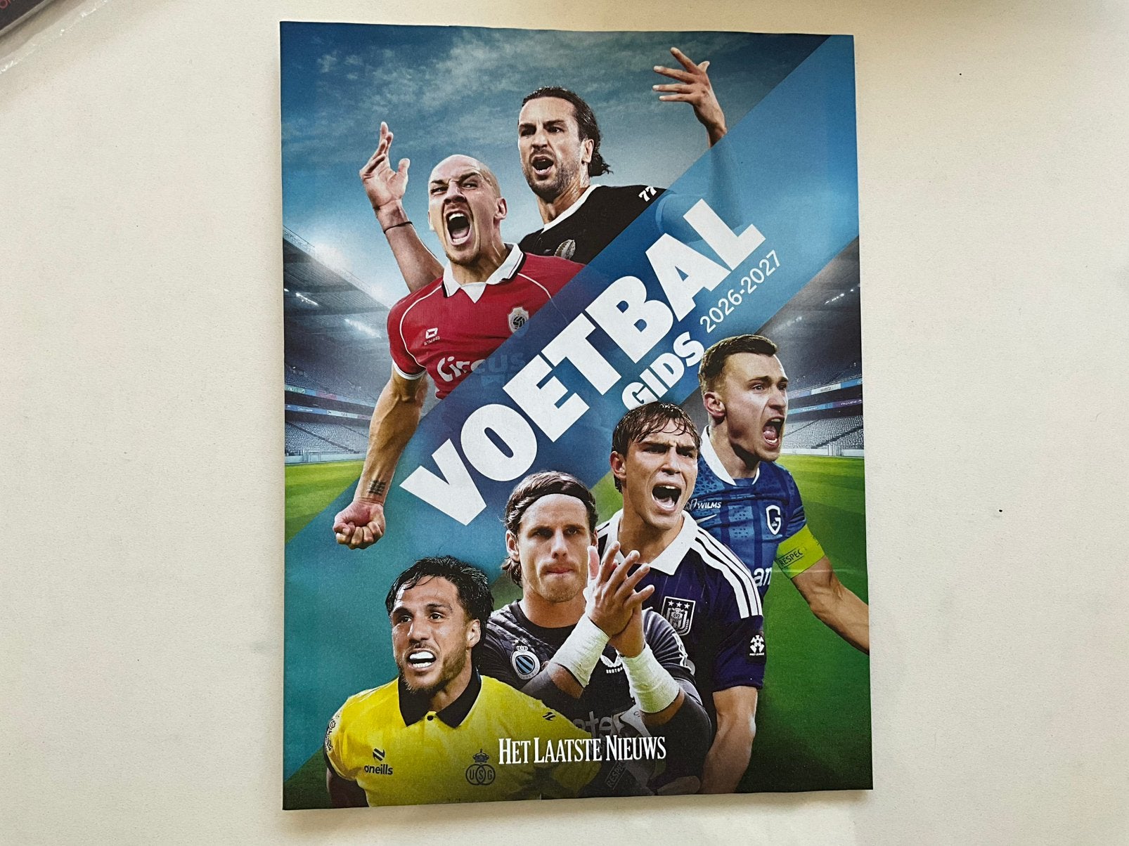 Te koop: de originele  Voetbalgids 2026-2027., Ophalen of Verzenden