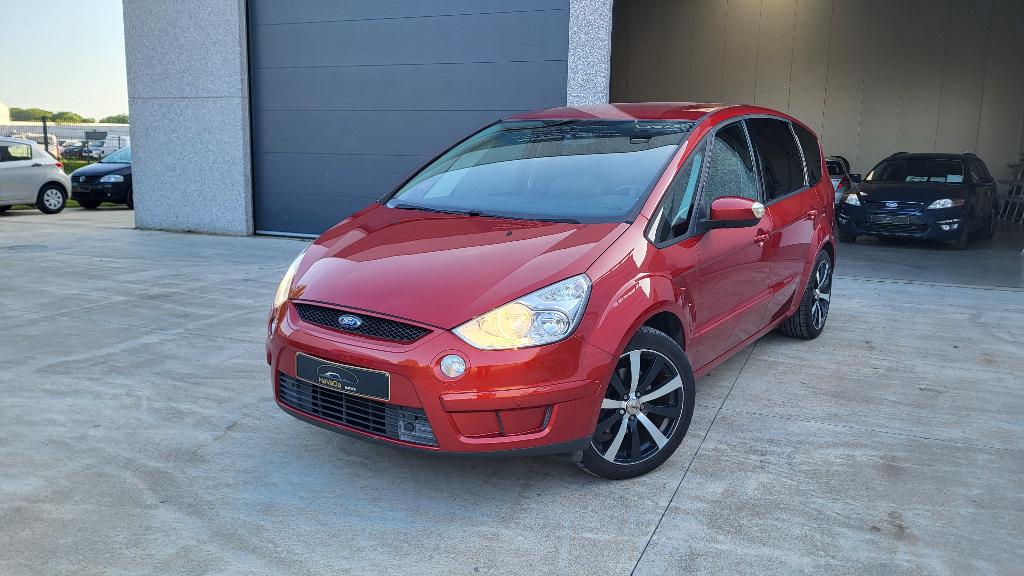 Ford S-MAX 2.0 Benzine 145pk Euro 4 met 7 Plaatsen Gekeurd, Auto's, Voorwielaandrijving, Zwart, 4 cilinders, Leder en Stof
