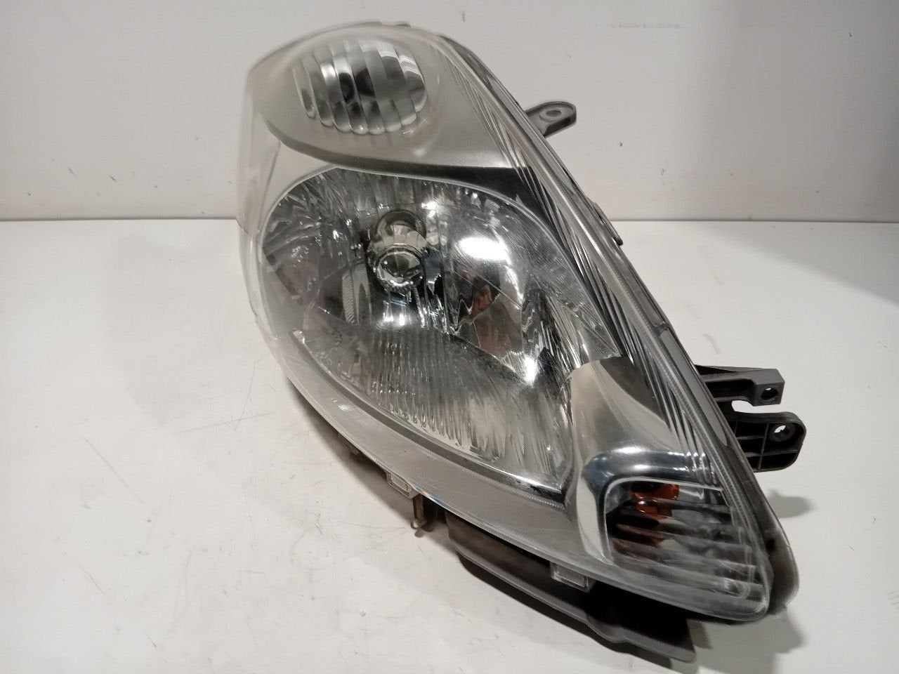 Koplamp rechts Subaru Justy, Subaru, Onderdelen@venauto.nl, Van der Ven Autorecycling B.V., Ettenseweg 76, 4706 PB Roosendaal, The Netherlands