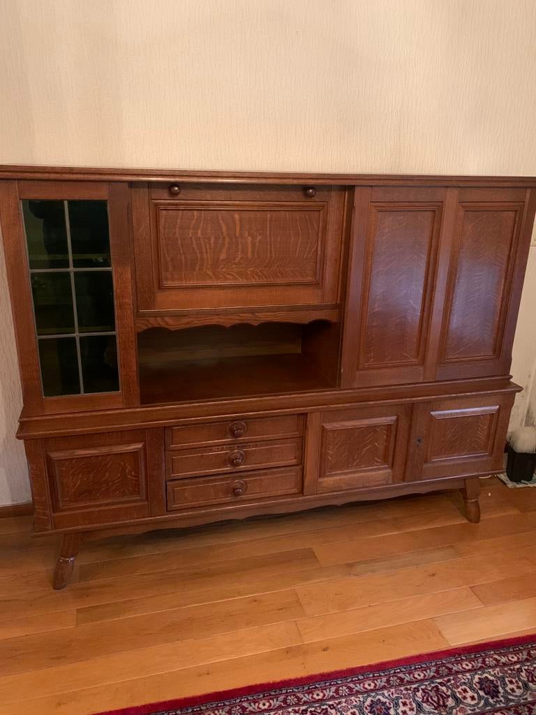 Eiken kast, Ophalen