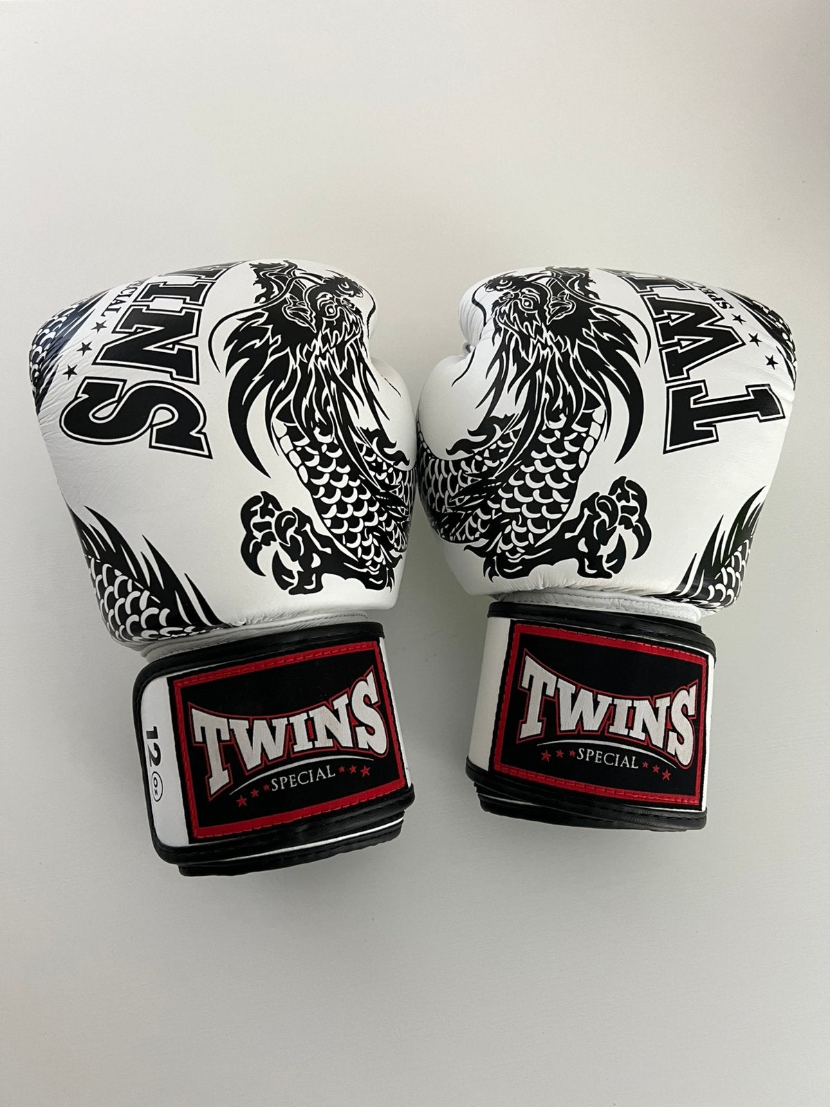 Gants de boxe Twins 12 oz à l'état neuf, Enlèvement ou Envoi, Comme neuf