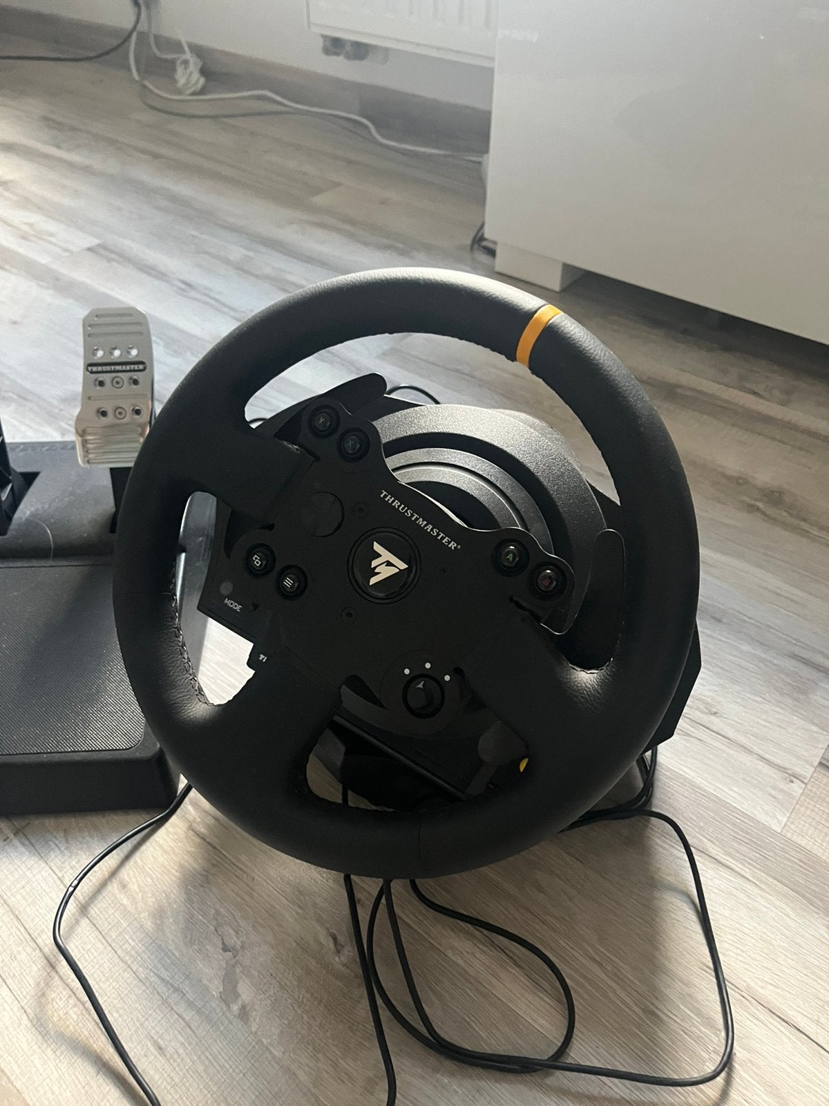 Volant simulateur Thrustmaster Leather edition / Xbox / PC, Enlèvement, Comme neuf, Volant ou Accessoire de sport, Xbox One