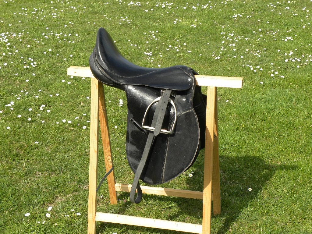 Selle Mixte (complète avec étriers, étrivières et Sangle) ), Enlèvement