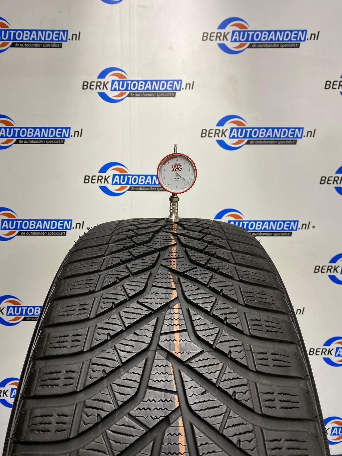 2x Yokohama Bluearth Winter V905 265/40 R21 105V 265/40/21 2, Auto-onderdelen, Banden en Velgen, Gebruikt, -, -, Band(en)