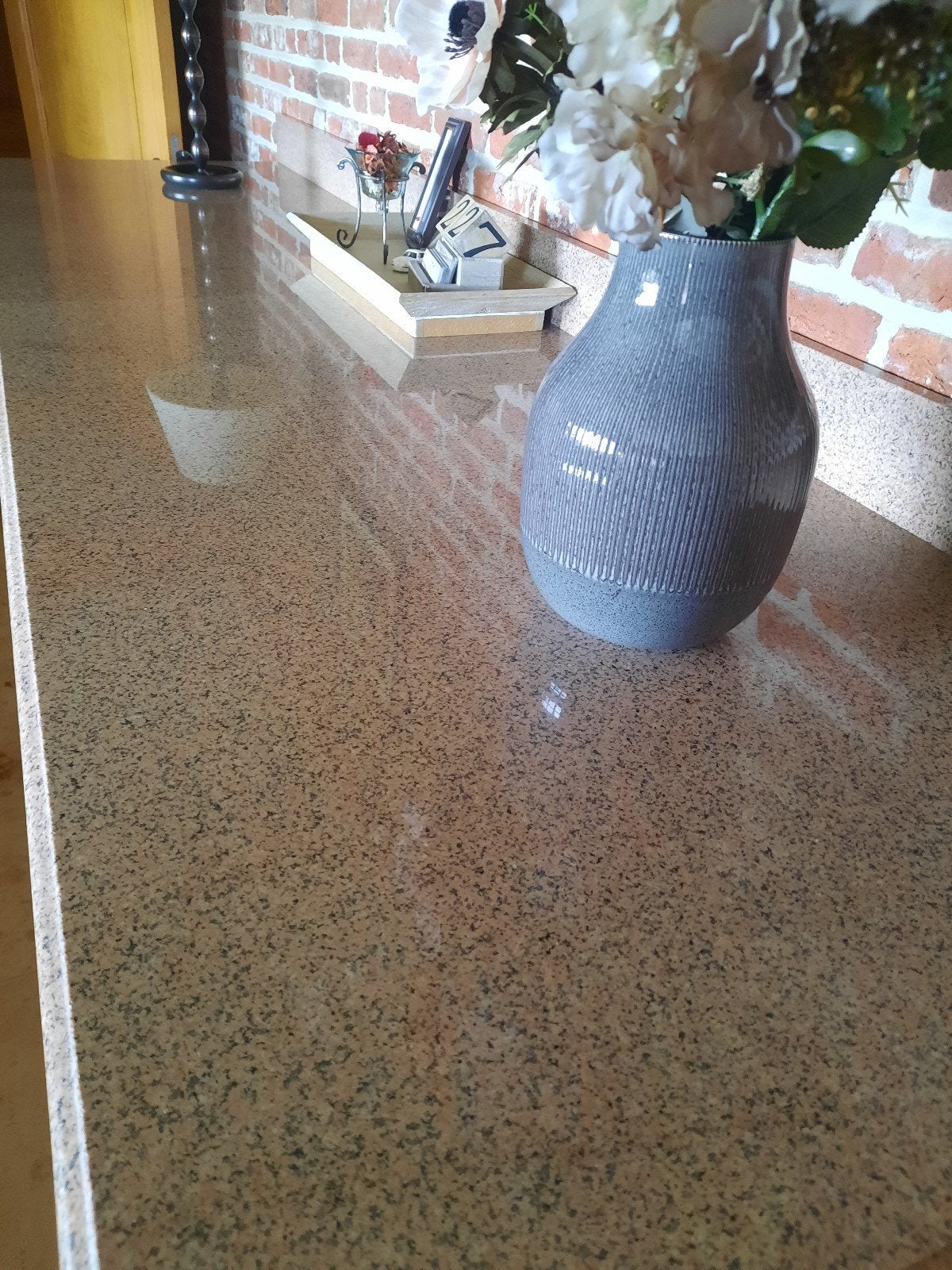 Armoire en chêne avec plateau en granit., Enlèvement