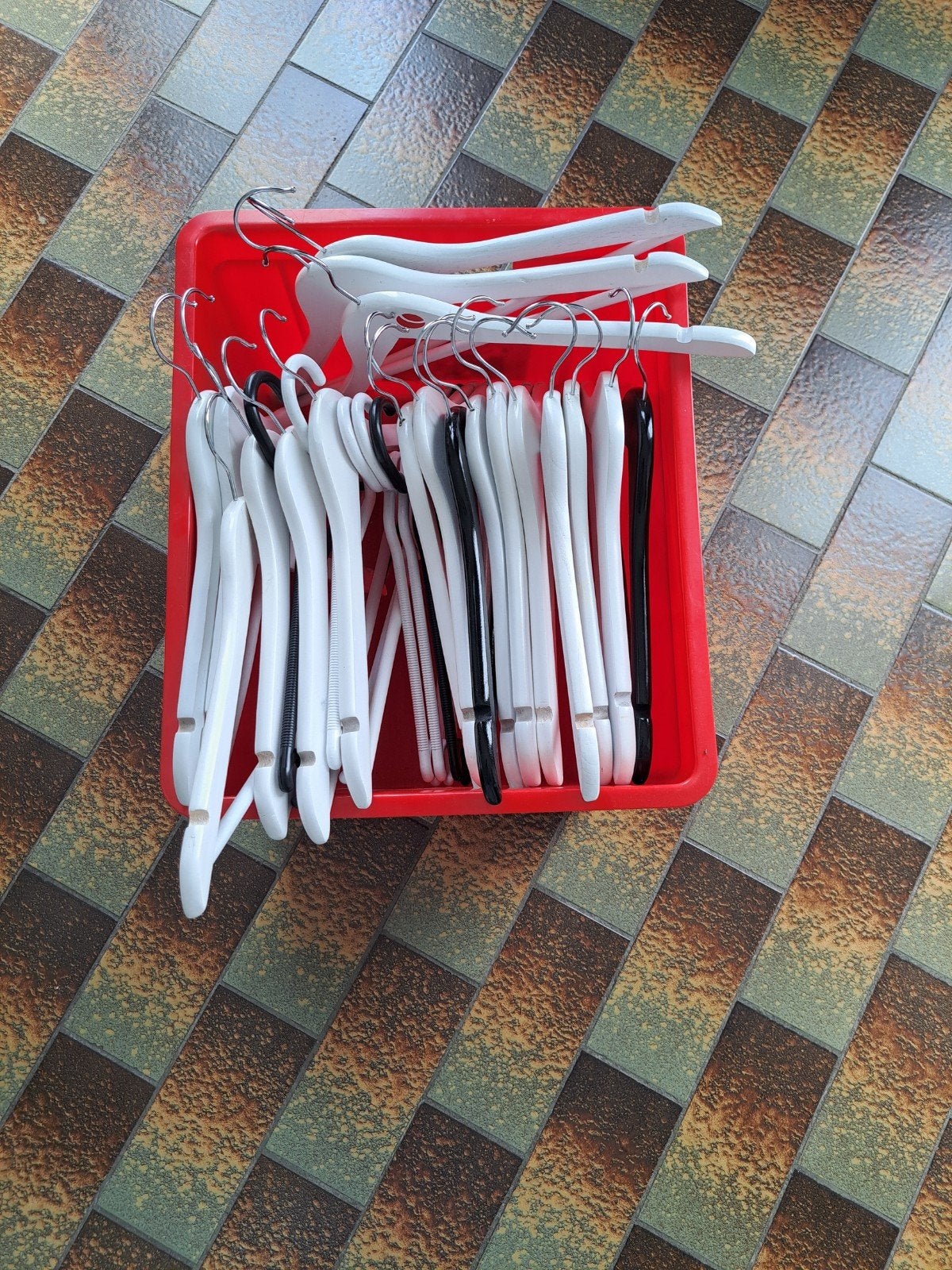 houten kapstokken en plastic kapstokken, Ophalen, Gebruikt, Hout, Kinderen en Volwassenen