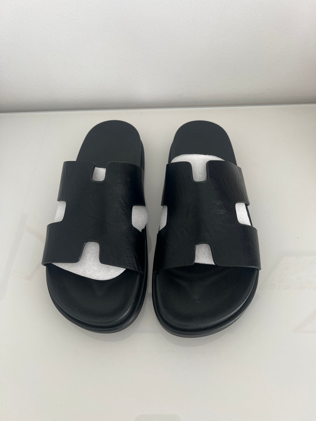 Nieuwe, lederen slippers maat 43, Ophalen of Verzenden, Nieuw