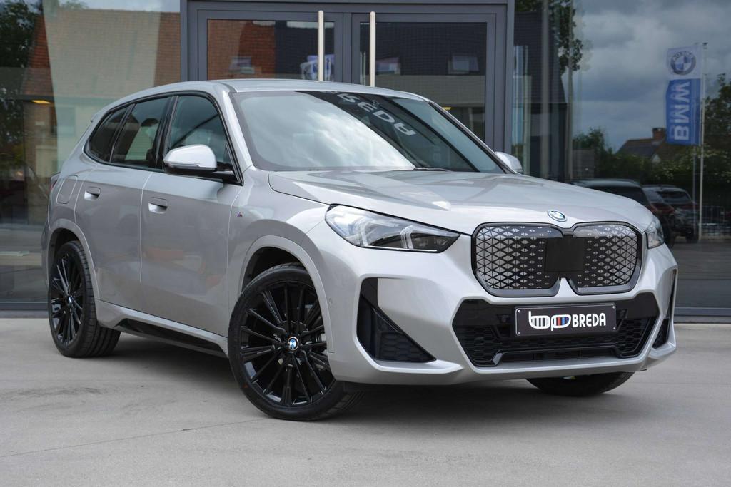 BMW iX1 eDrive20 M-Sport/Cam/Keyless (bj 2024, automaat), Gebruikt, Zwart, Alcantara, 5 zetels