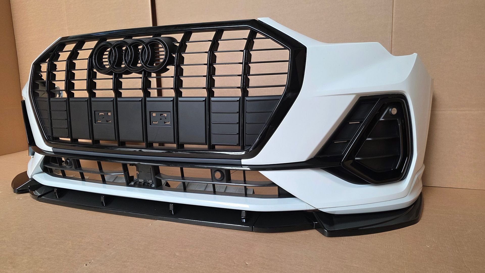 Voorbumper Audi Q3 83A F3 S-line SLINE  BUMPER Y9L ORIGINEEL, Gebruikt, -, Voor, Bumper