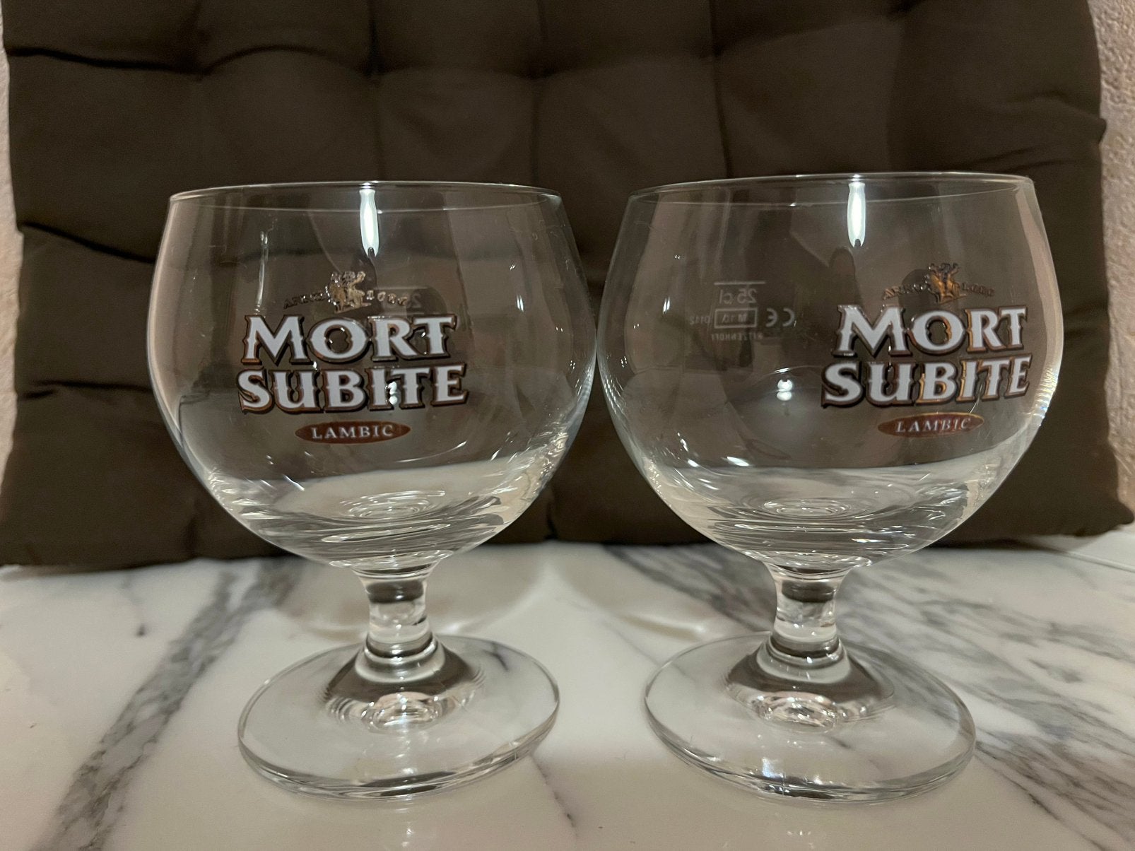 2 bierglazen Mort Subite, Ophalen, Zo goed als nieuw