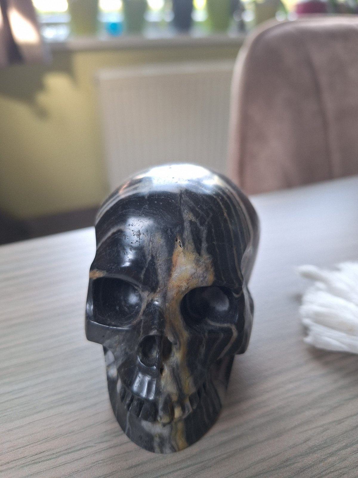 Skull in zwarte marmer gewicht 459 gr, Verzamelen, Mineralen en Fossielen, Ophalen, Mineraal