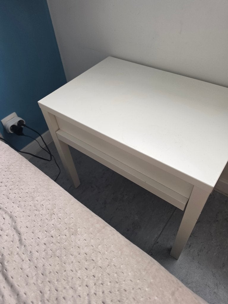 Table de chevet, Maison & Meubles, Moins de 45 cm, Enlèvement, Utilisé, 55 à 70 cm