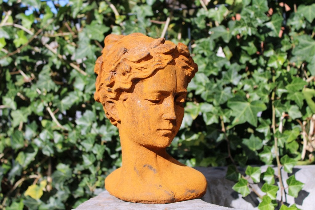 Roestige gietijzeren buste van een vrouw + kroon, Tuin en Terras, Ophalen of Verzenden, Nieuw
