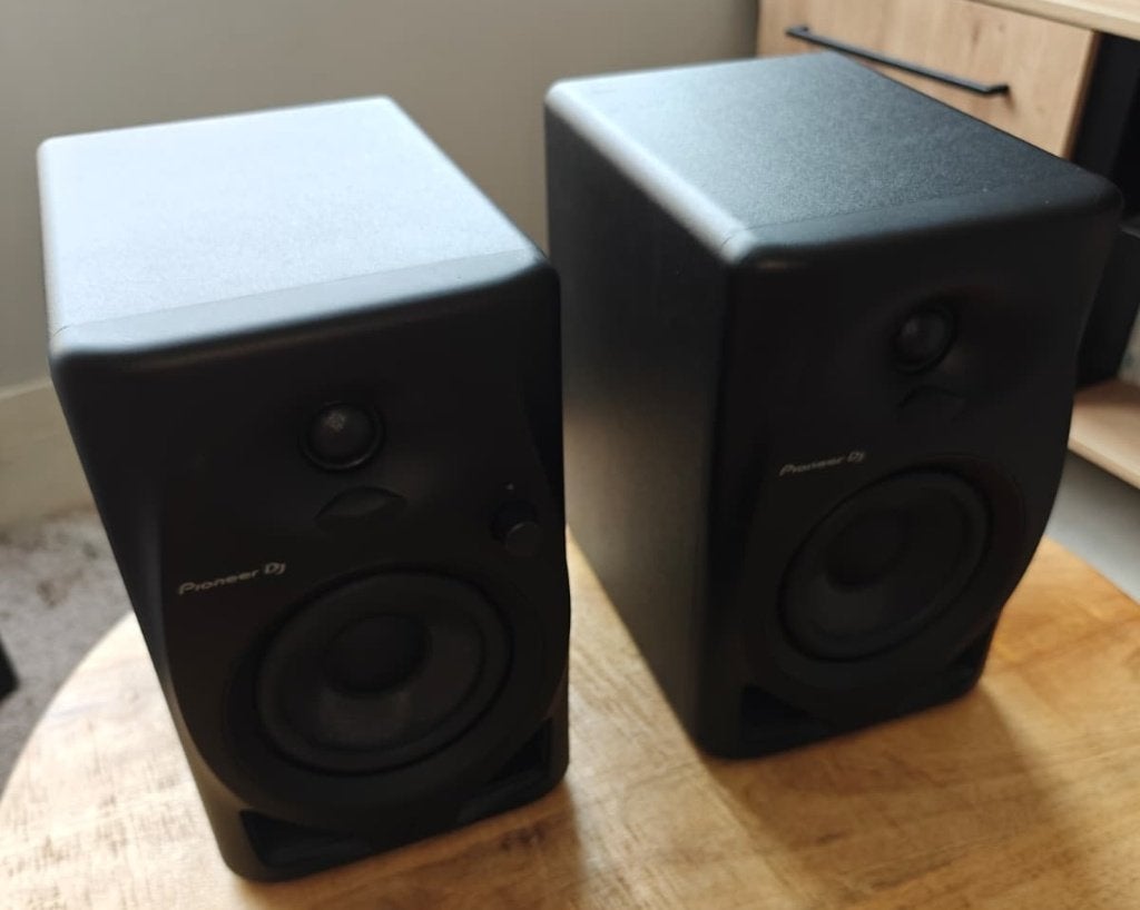 Pioneer DJ DM-40D Black — Très bon état, Moniteur de studio, 60 à 120 watts, Comme neuf, Enlèvement