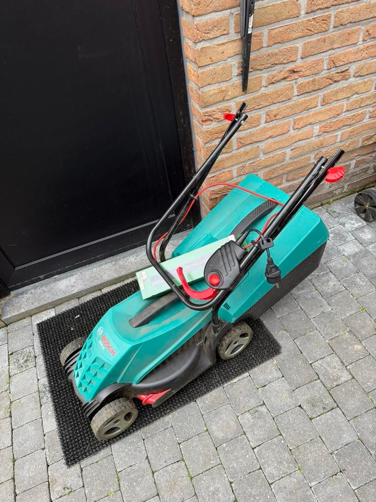 Bosch elektrische grasmaaier + nieuw reservemes, Tuin en Terras, Grasmaaiers, Ophalen, Gebruikt, Elektrische grasmaaier, Opvangbak