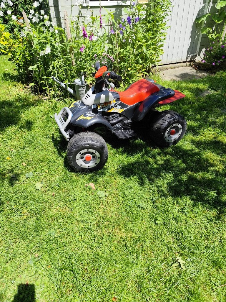 JEEP voor kinderen 12v PEG PEREGO, Kinderen en Baby's, Speelgoed | Buiten | Skelters, Ophalen, Gebruikt