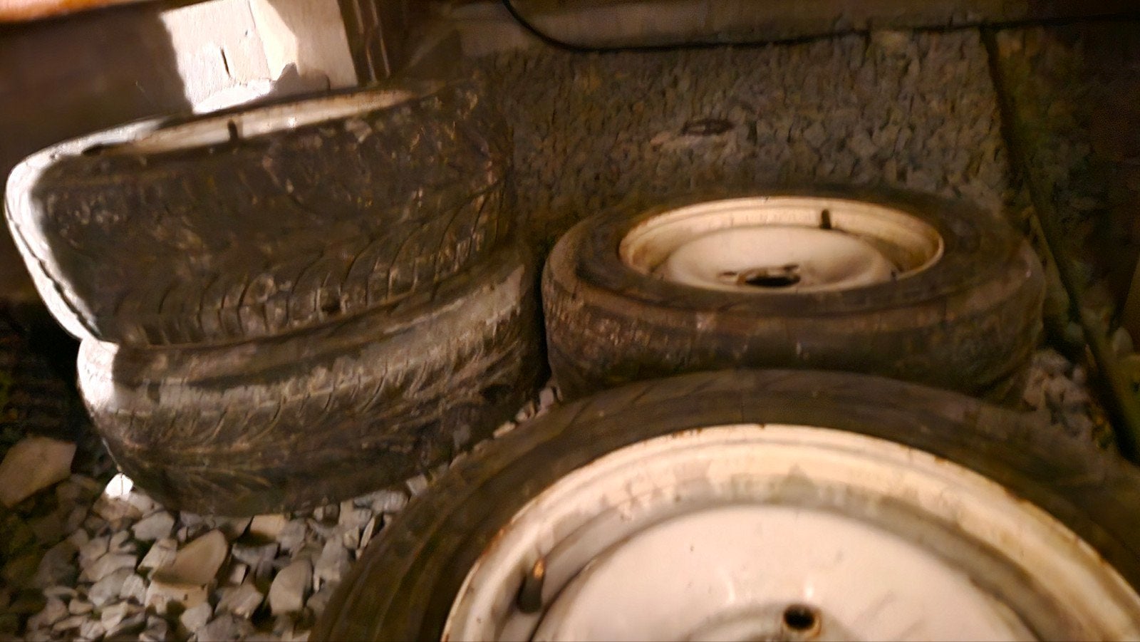 4 originele 13' velgen en Peugeot 205 1300 cc rallybanden, Ophalen, Gebruikt, Peugeot