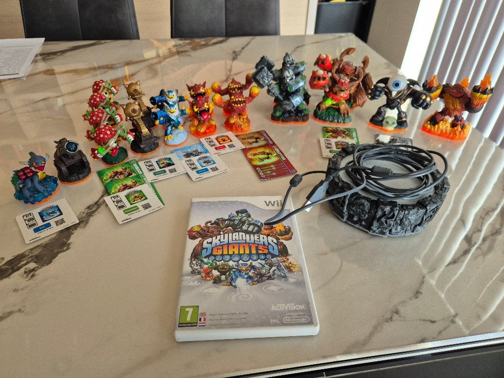 Skylanders - Giants - Wii Spel + portal + figuurtjes, Ophalen of Verzenden, Gebruikt